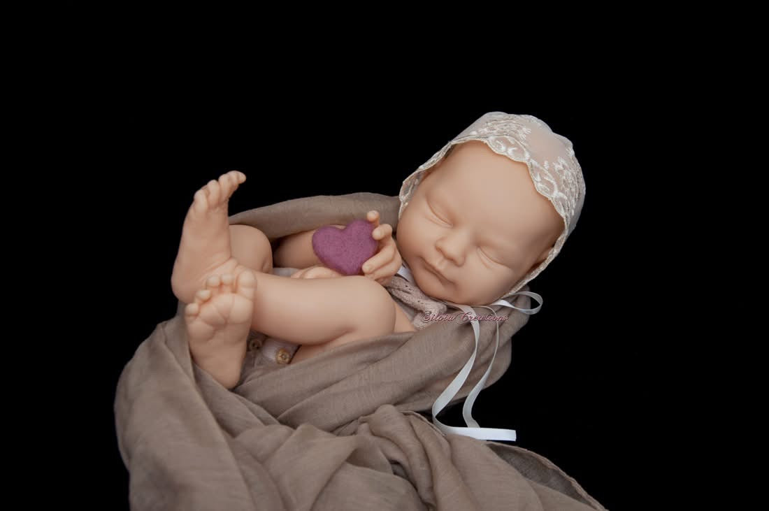 One-of-a-kind artist doll - not a toy. Prototype reservation-  desposit (50%) - Elena by Alejandra De Zúńiga