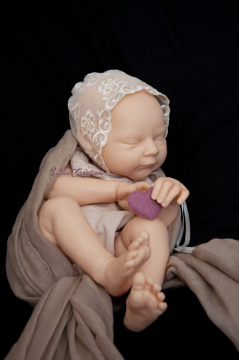 One-of-a-kind artist doll - not a toy. Prototype reservation-  desposit (50%) - Elena by Alejandra De Zúńiga
